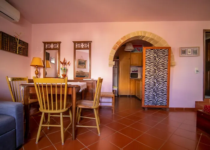 Private Art Studio 50M From Sea