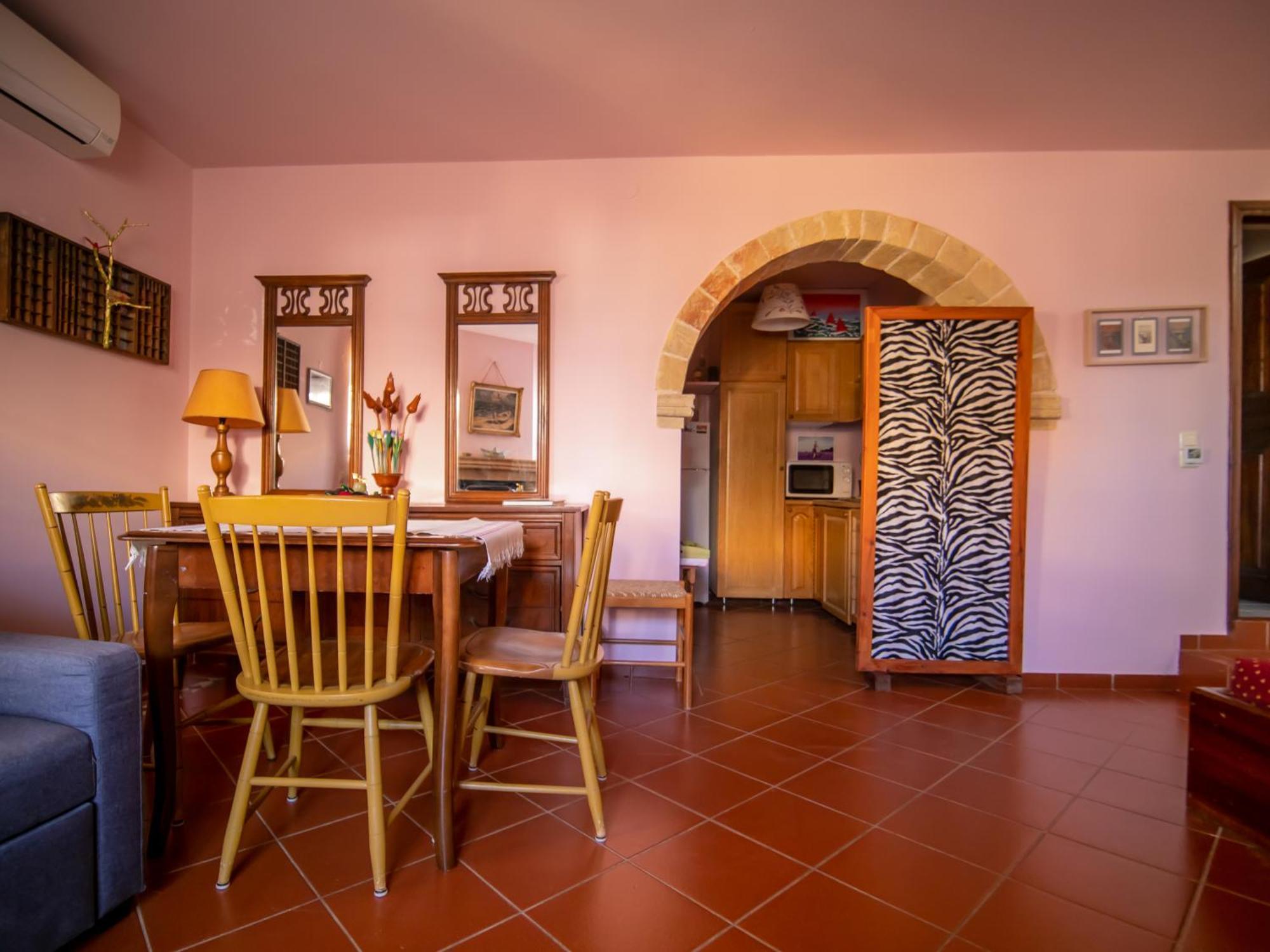 Private Art 50m From Sea Holiday home *